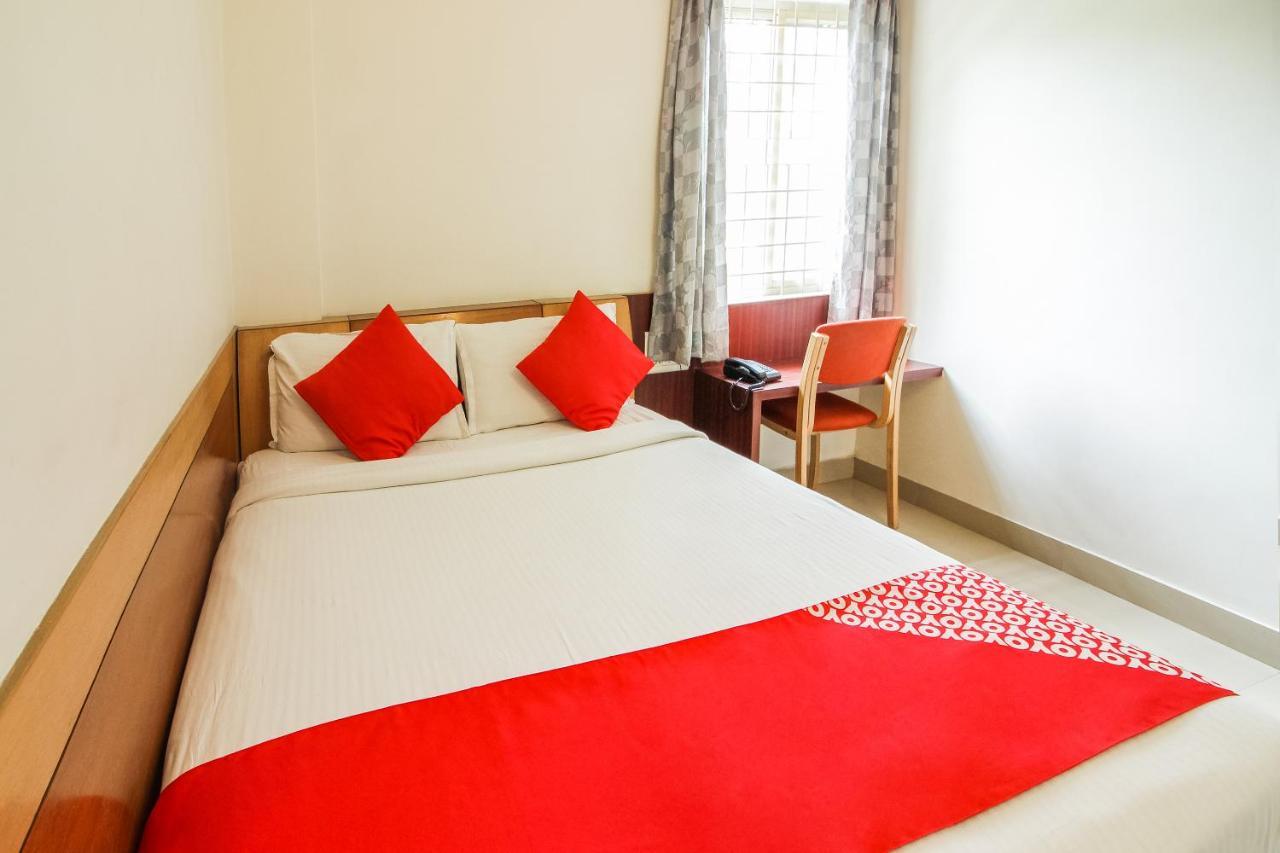 Hotel White Parrot Mysore Exterior foto