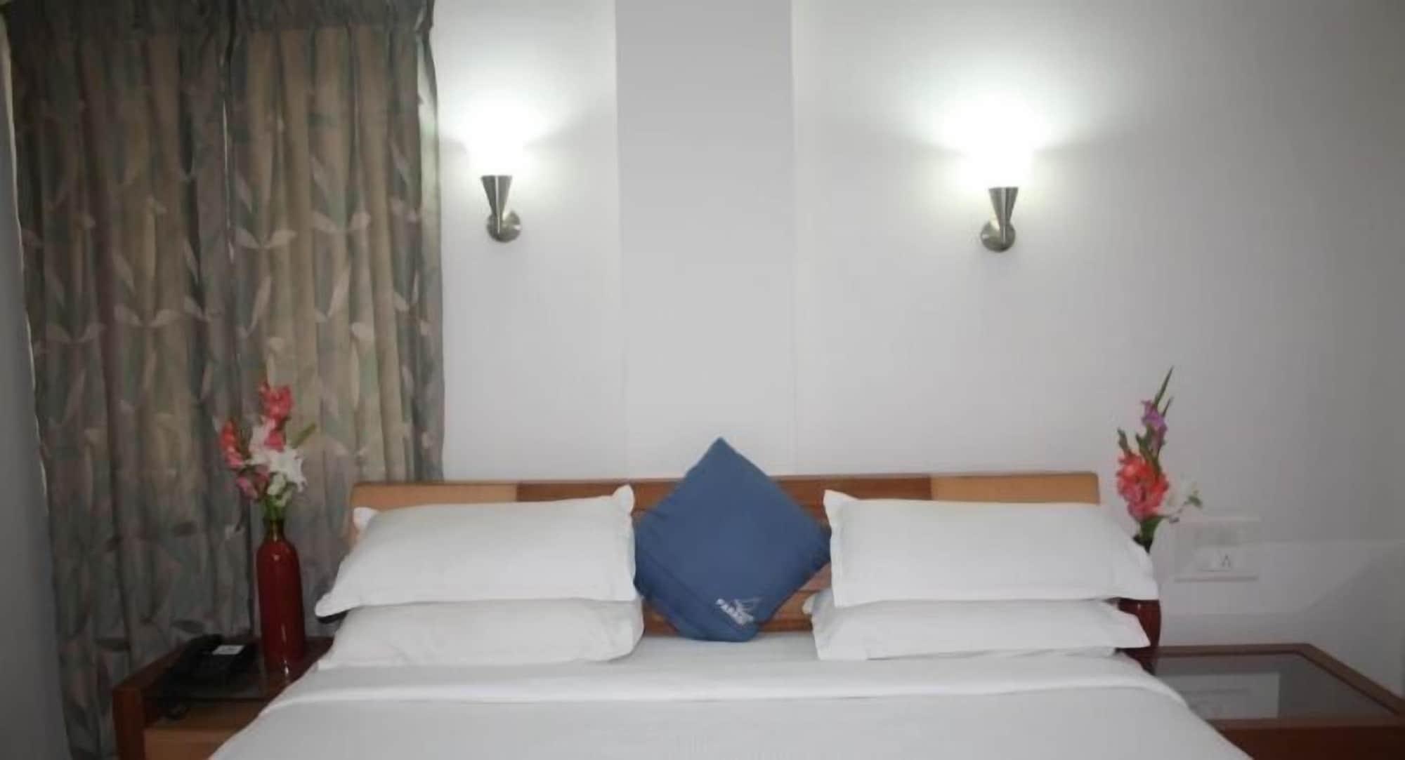 Hotel White Parrot Mysore Exterior foto