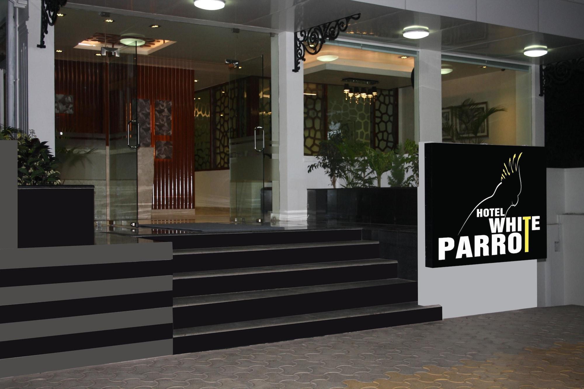 Hotel White Parrot Mysore Exterior foto