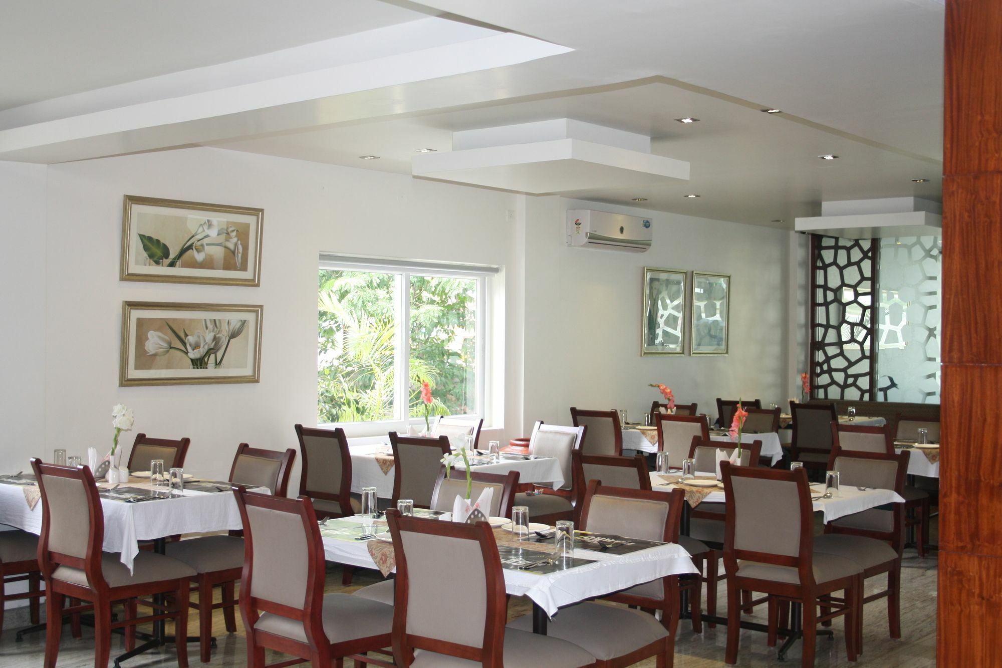 Hotel White Parrot Mysore Exterior foto